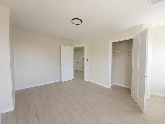 3rd image of 854 Bay St Floor 3