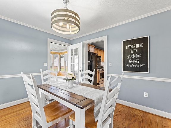 3rd image of 211 Springside Cir