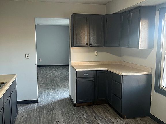 3rd image of 208 Logan St