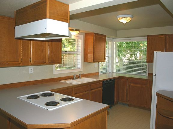 4th image of 15015 75th Ave NE