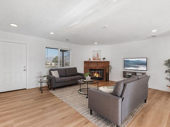 5th image of 721 Chuckwagon Rd SE