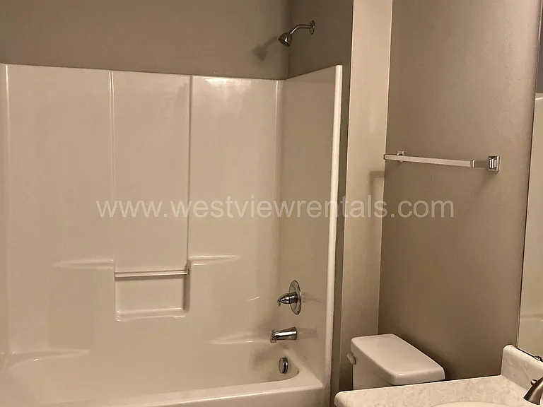 203 E Laurel St — Photo 37