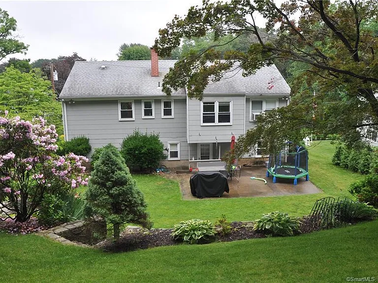 22 Essex Rd — Photo 5