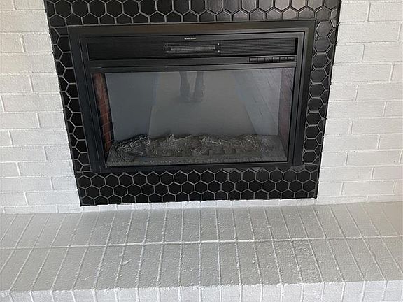 5th image of 105 Foxglove Cir