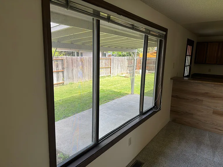 1936 Hutchins Cir — Photo 10