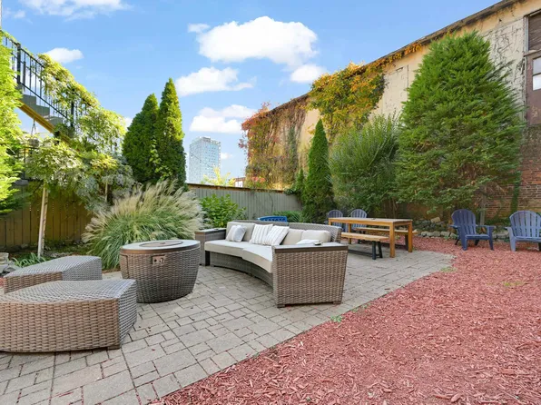 300 Communipaw Avenue image 33 of 34