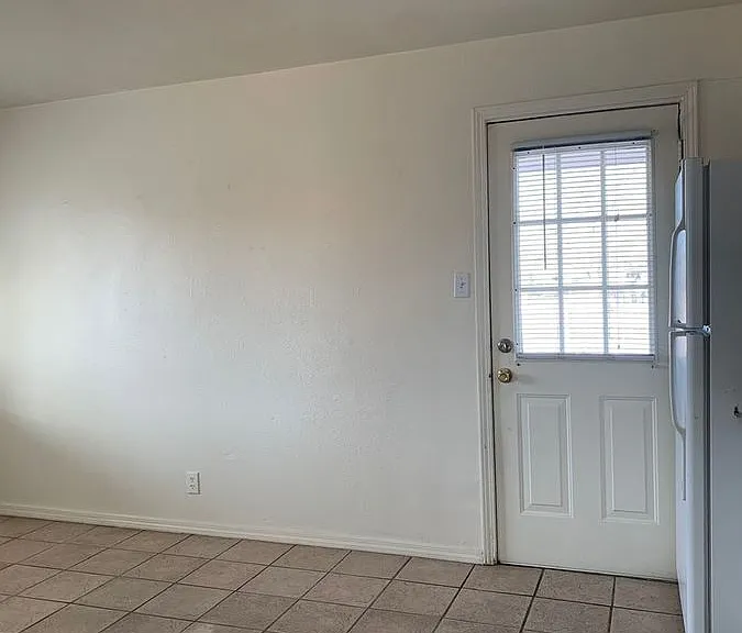 370 Atrisco Dr SW #12 — Photo 9