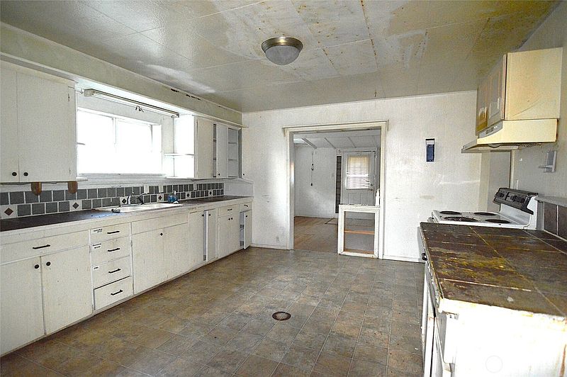 5th image of 317 W King Street