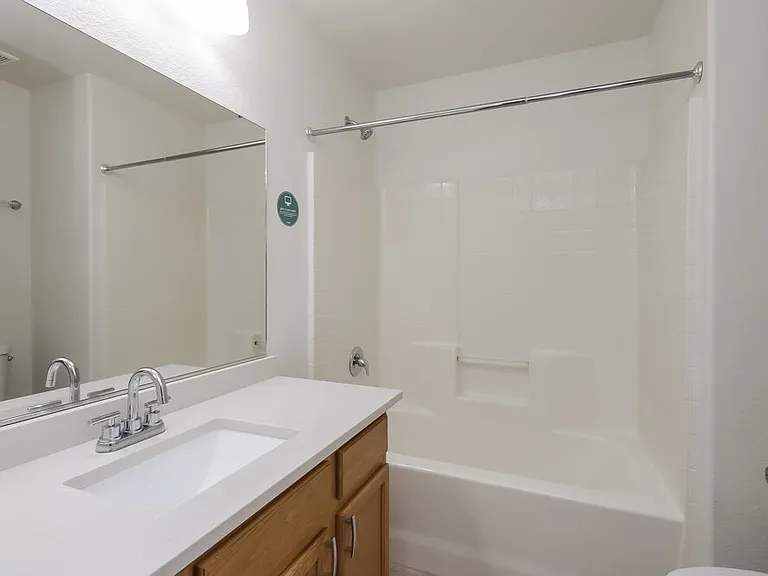1427 E Vernoa St — Photo 14