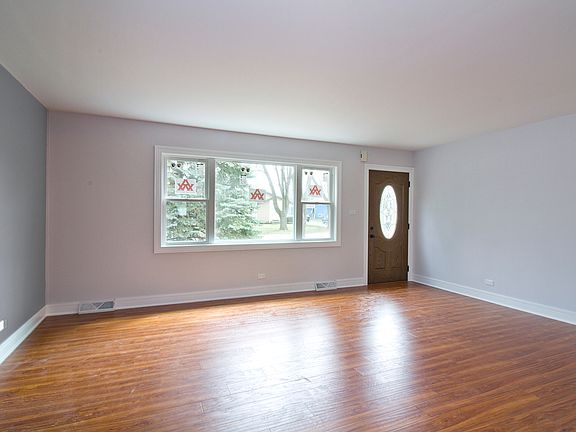 3rd image of 620 W James St