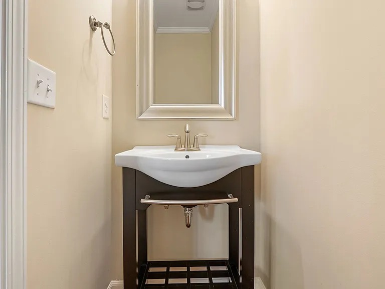 2084 Tanners Mill Dr — Photo 13