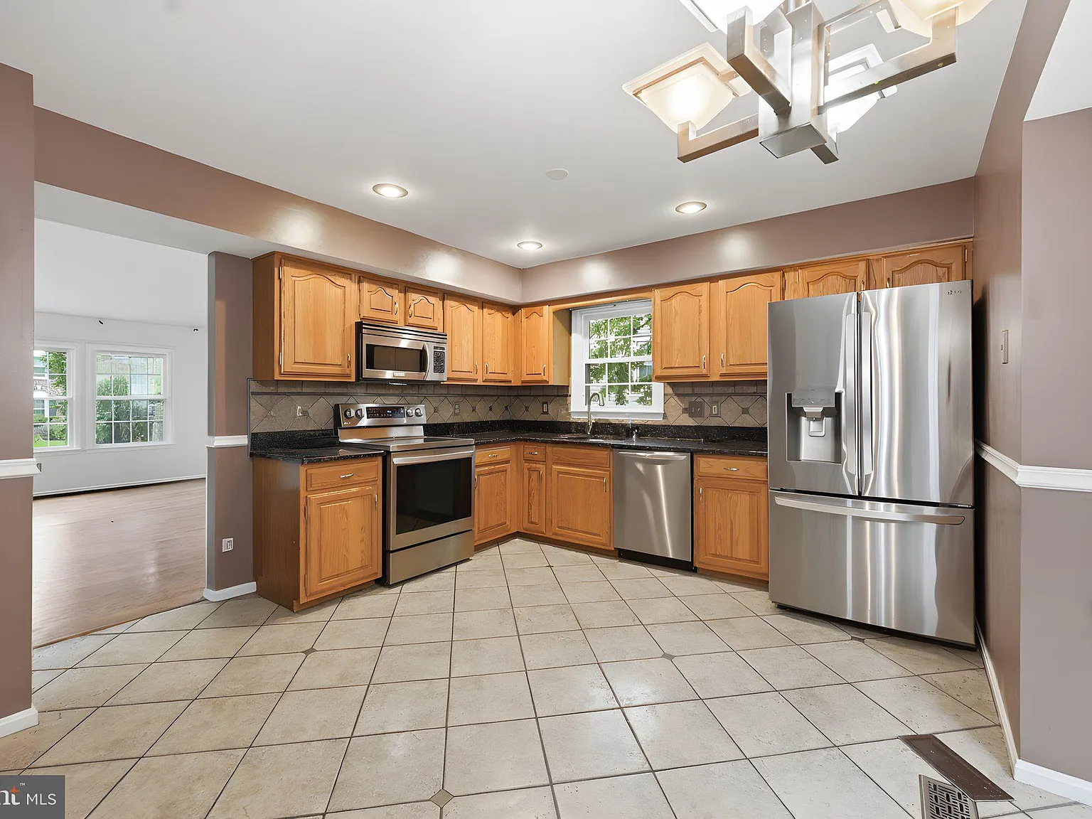5 bed, 3.5 bath, 3178 sqft, $3,800 — Photo 2