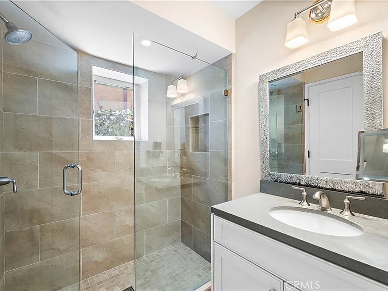 826 Cliff Dr #LOWER — Photo 8