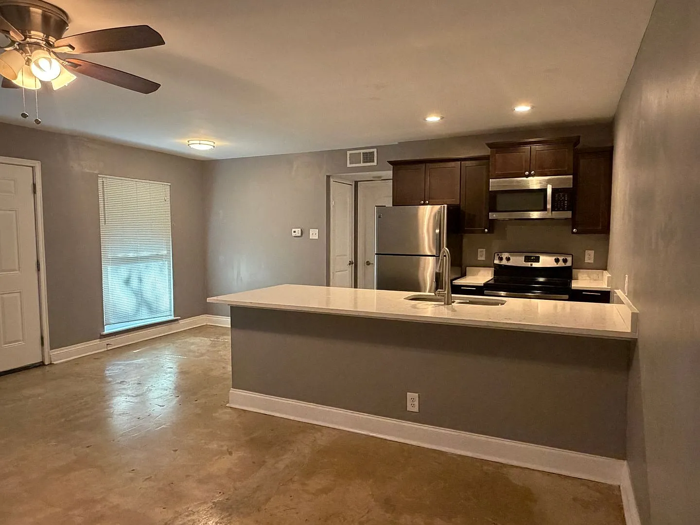 Fully Renovated 1-Bedroom Apartment in Alamo Heights ISD — Photo 1