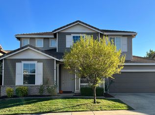 1055 Ledgestone Dr, Folsom, CA 95630