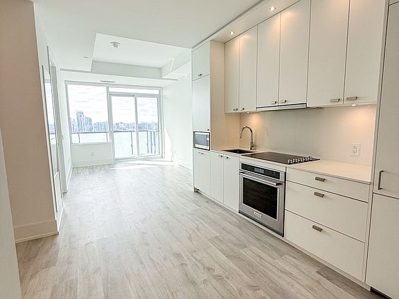 2nd image of 480 Front St W #2002