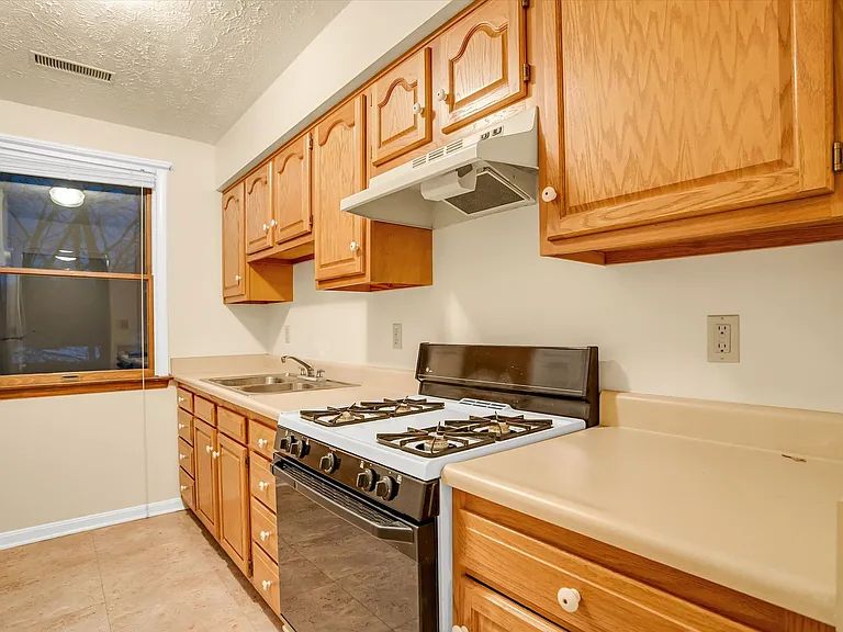 Blackhawk Commons Apartments — Photo 6