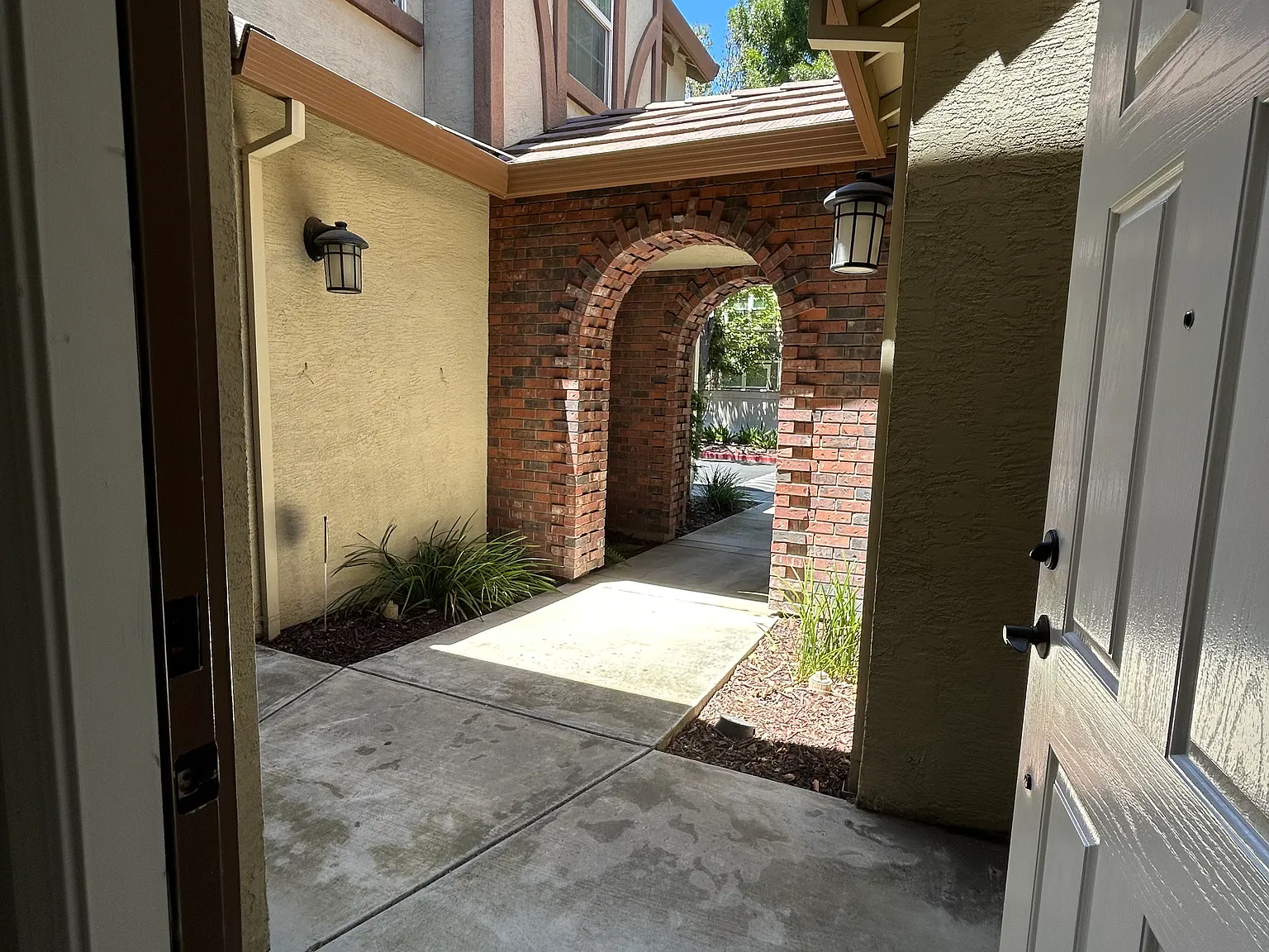 3 bed, 2.5 bath, 1452 sqft, $2,880 — Photo 3