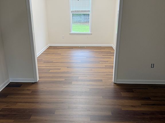 5th image of 31 Brooks Dr