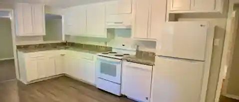 5th image of 353 Camelot Dr