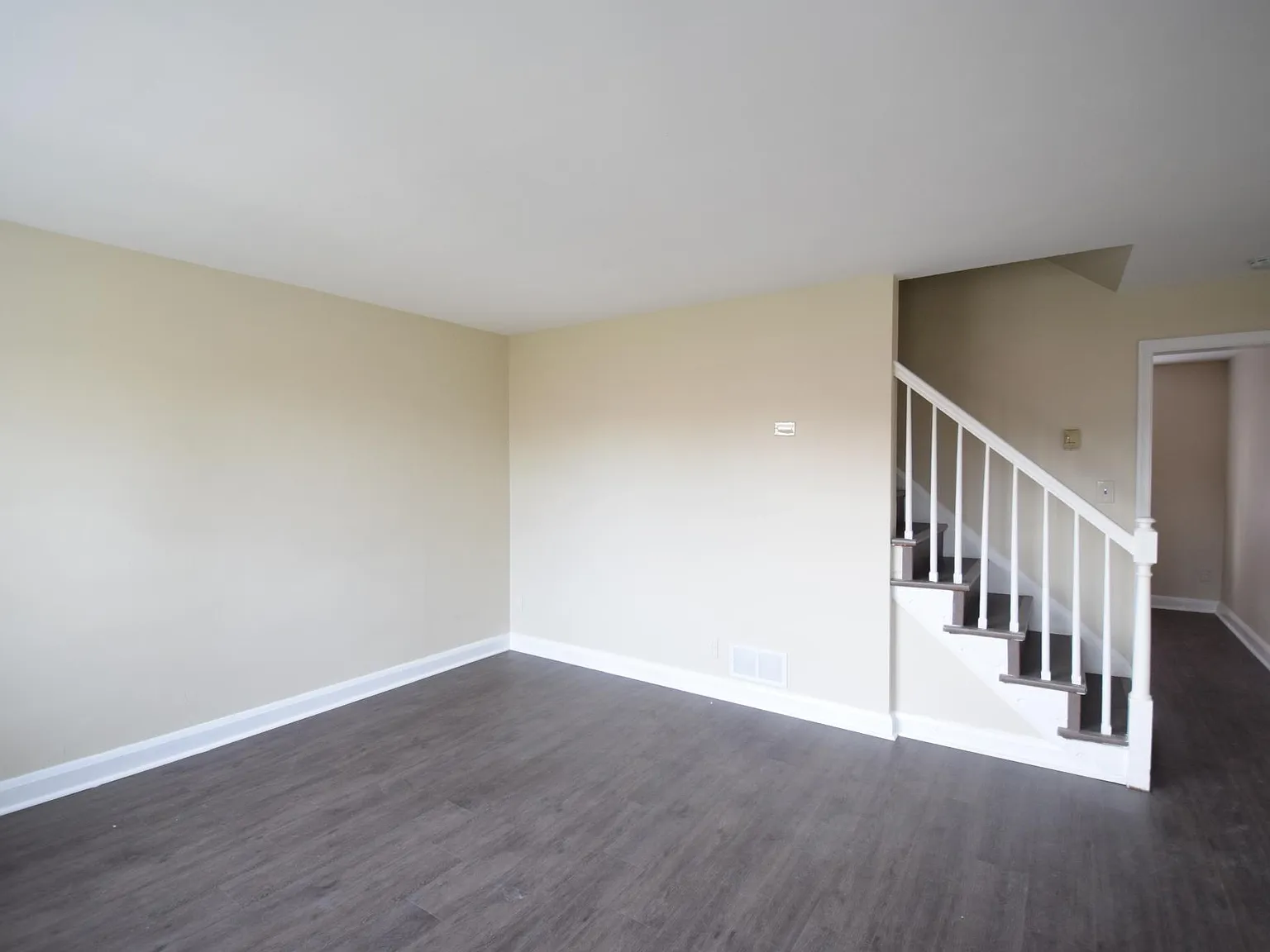 2 bed, 896 sqft, $1,525 — Photo 2