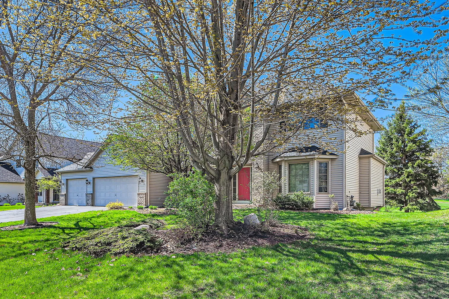 3084 Eagle Valley Dr — Photo 2