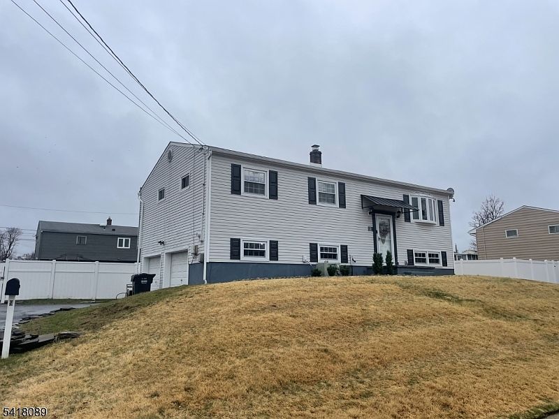 1st image of 9 Montrose Rd