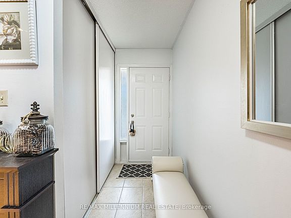 4th image of 301 Milestone Cres
