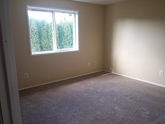 4th image of 15204 SE 8th St