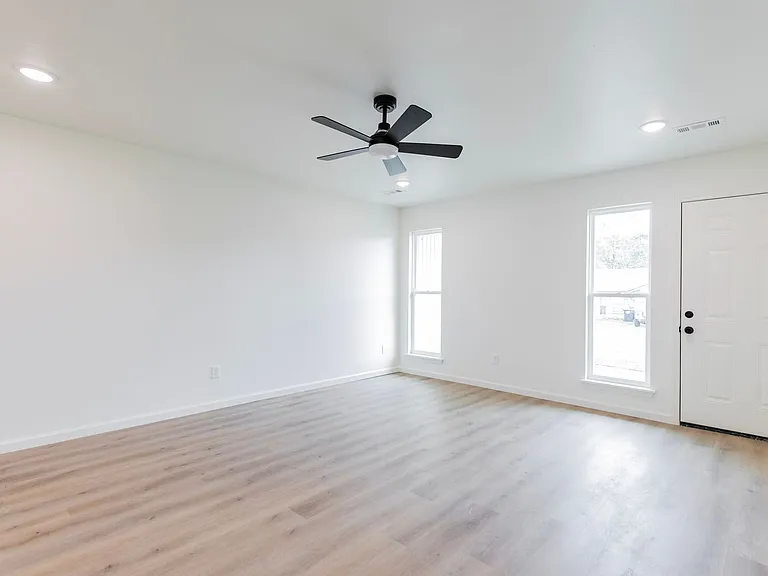 1802 S 14th Pl — Photo 3