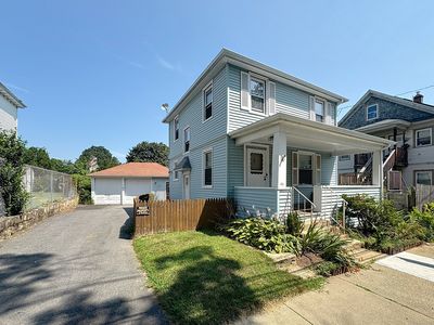 77 Squire Street, New London, CT, 06320