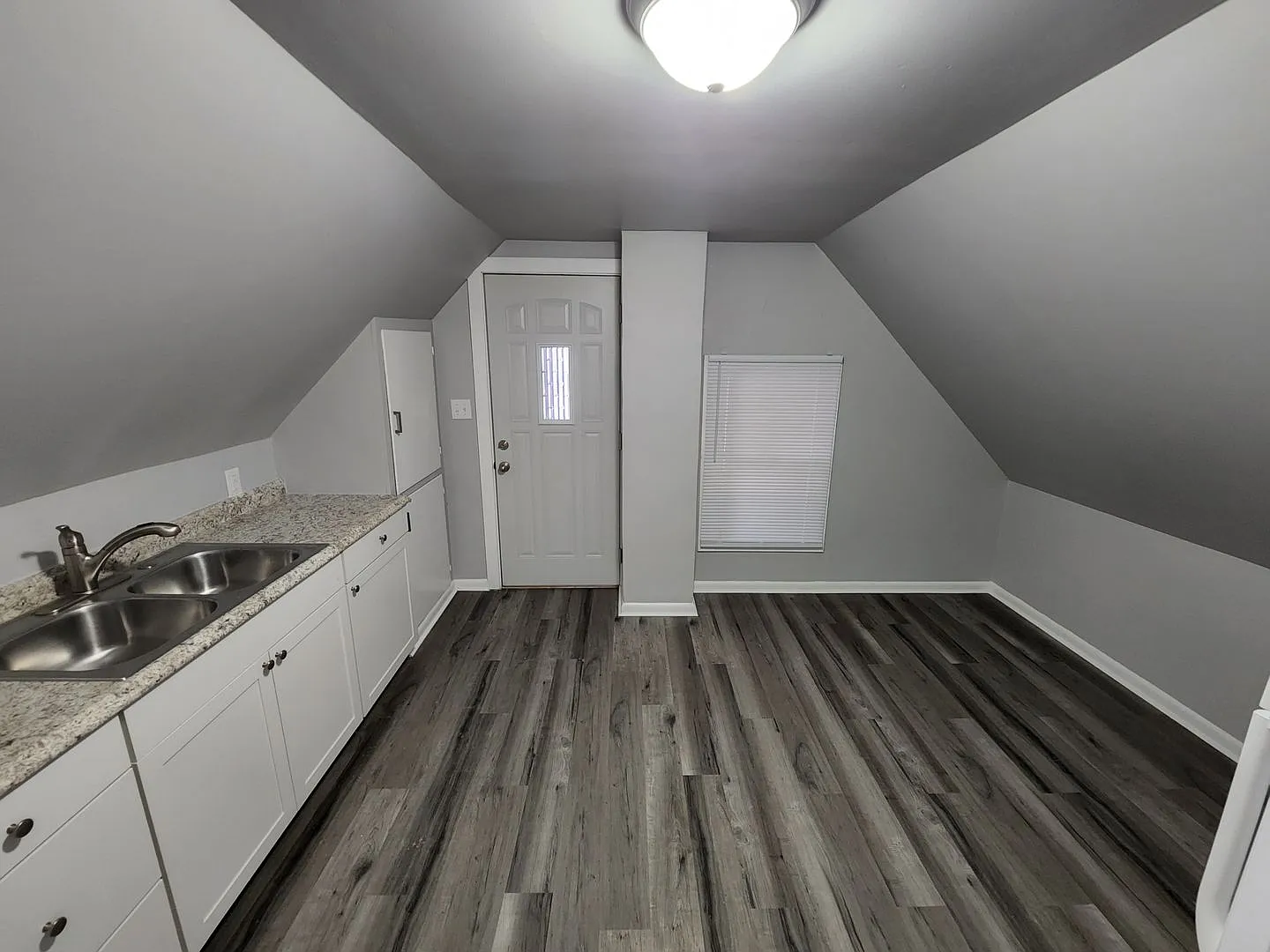 204 N Military Rd — Photo 4
