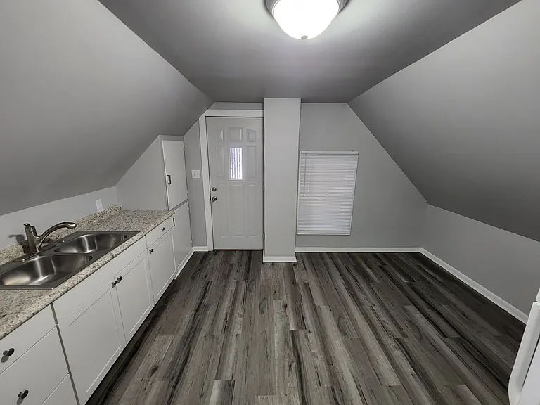 204 N Military Rd — Photo 4