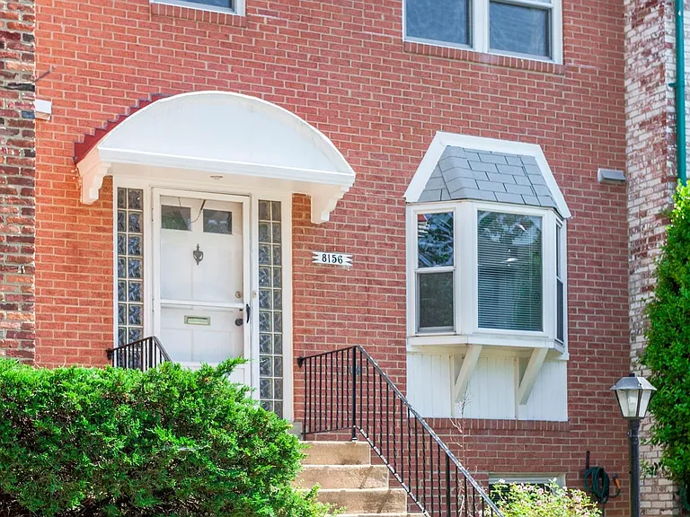 8156 Larkin Ln — Photo 1