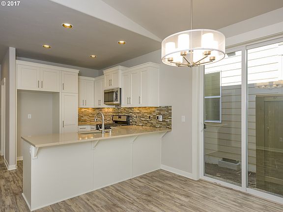 5th image of 6620 NE 68th Ave
