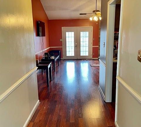 3rd image of 3410 Argyle Ln