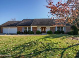 864 Hillcrest Dr, Radcliff, KY 40160