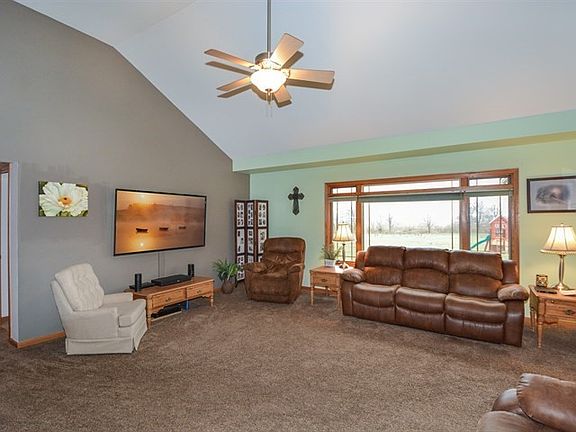 5th image of 270 Fairway Dr