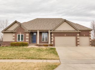 15305 Oakwood Dr, Urbandale, IA 50323