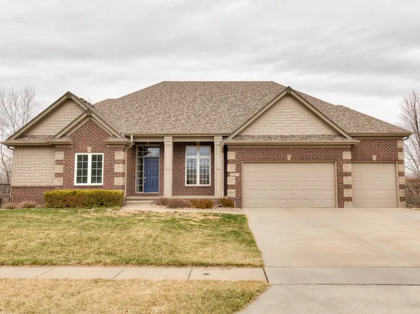 15305 Oakwood Dr, Urbandale, IA 50323