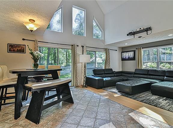 5th image of 17 Owlwood Dr
