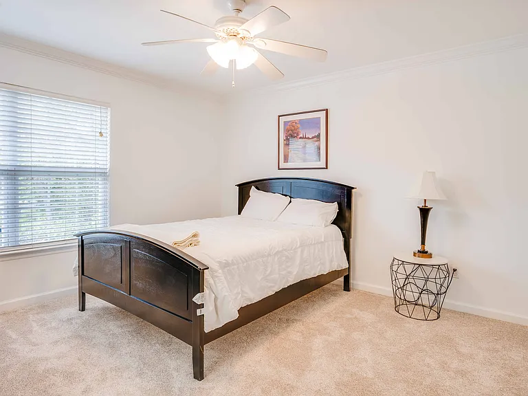 1827 Westminster Dr — Photo 4