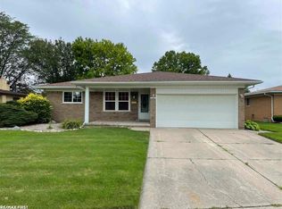 21881 Beaconsfield Ave, Eastpointe, MI 48021