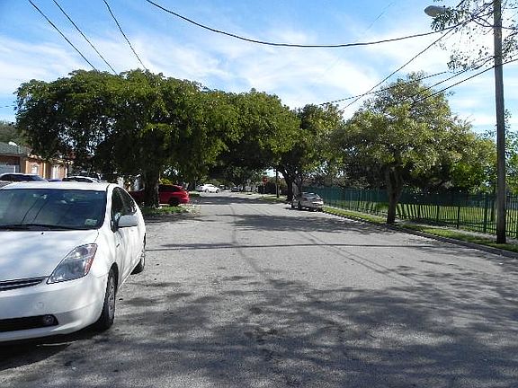 4th image of 2531 NW 31st St #Q