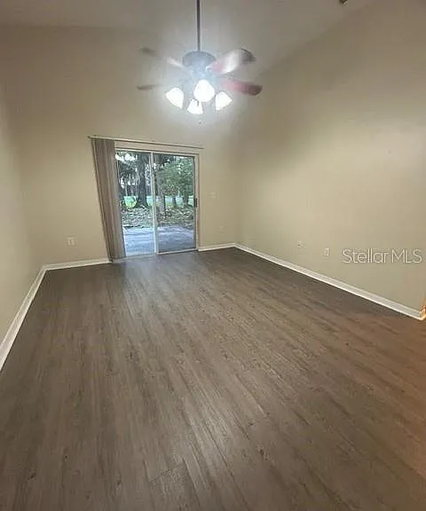 816 Shell Ln — Photo 3