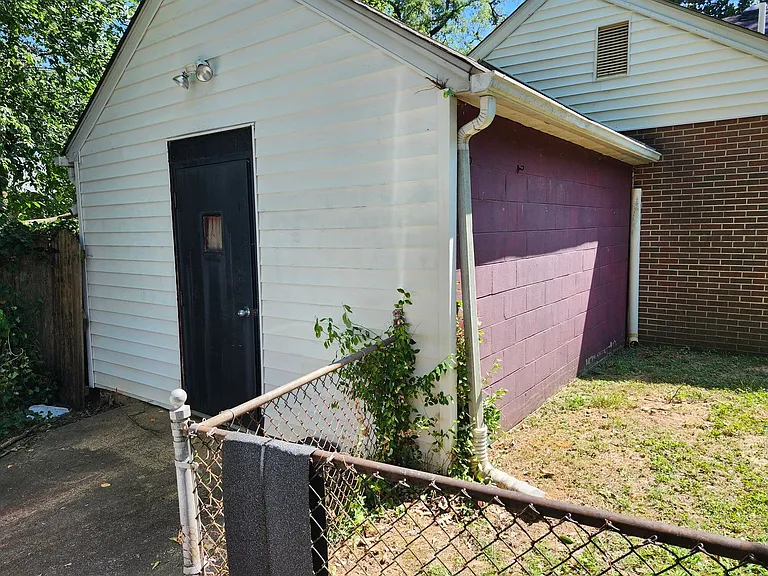 332 Marsh Ln — Photo 20