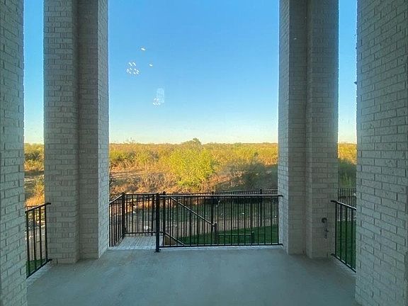 4th image of 407 Nash Way