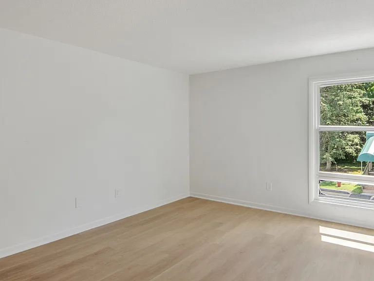 Welcome to Lakeshore Preserve, where modern design meets serene living. This spacious, sunlit room offers endless possibilities for your personal touch. Embrace comfort and style in a prime location. Schedule your tour today!