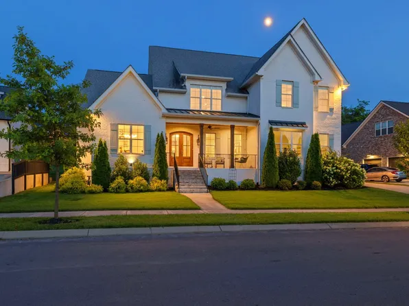 2224 Brakeman Ln, Thompsons Station, TN 37179