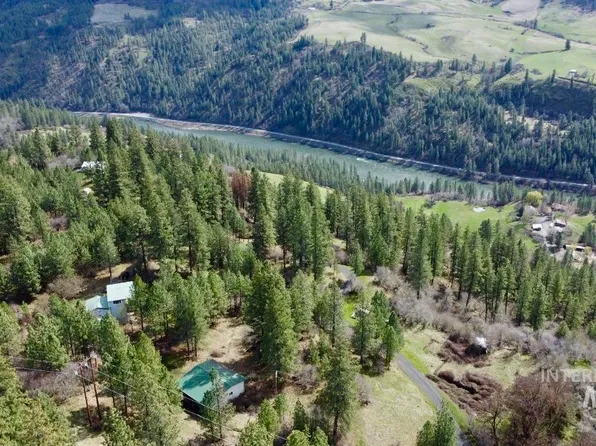 499 Rainbow Dr, Lenore, ID 83541